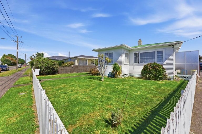 Photo of property in 278 Mangorei Road, Merrilands, New Plymouth, 4312