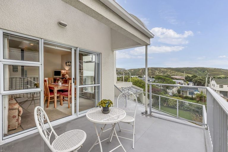 Photo of property in 32 Paremata Crescent, Paremata, Porirua, 5024