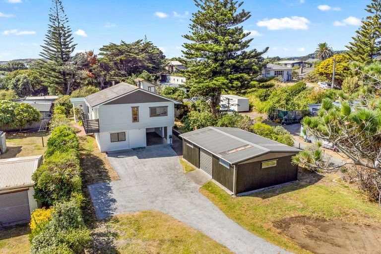 Photo of property in 6 Toi Street, Otaki Beach, Otaki, 5512