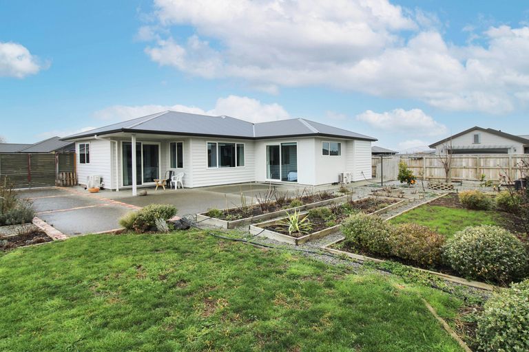 Photo of property in 2 Routhan Way, Carterton, 5713