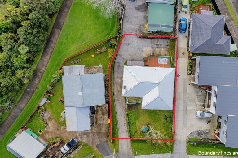 Photo of property in 19 Seymour Road, Sunnyvale, Auckland, 0612