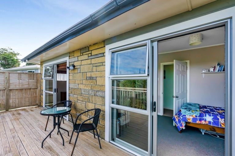Photo of property in 13f York Crescent, Westown, New Plymouth, 4310