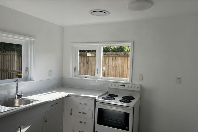 Photo of property in 2/96 Hinau Street, Riccarton, Christchurch, 8041