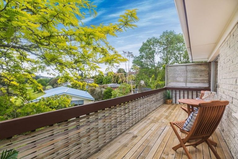 Photo of property in 25 Walnut Lane, Browns Bay, Auckland, 0630