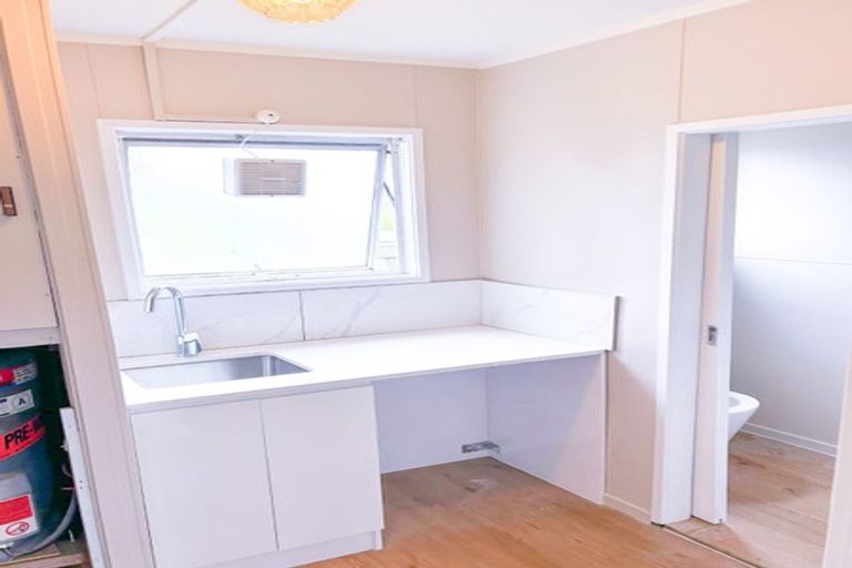 Photo of property in 29 Golf Road, New Lynn, Auckland, 0600