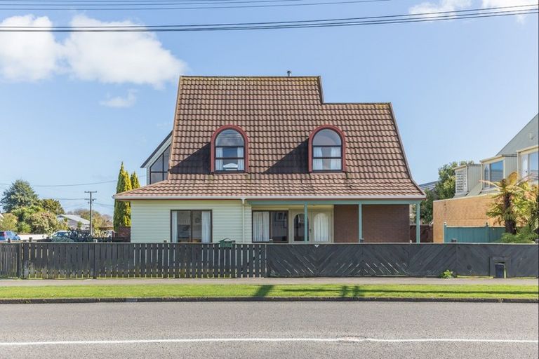 Photo of property in 37 Weraroa Road, Levin, 5510