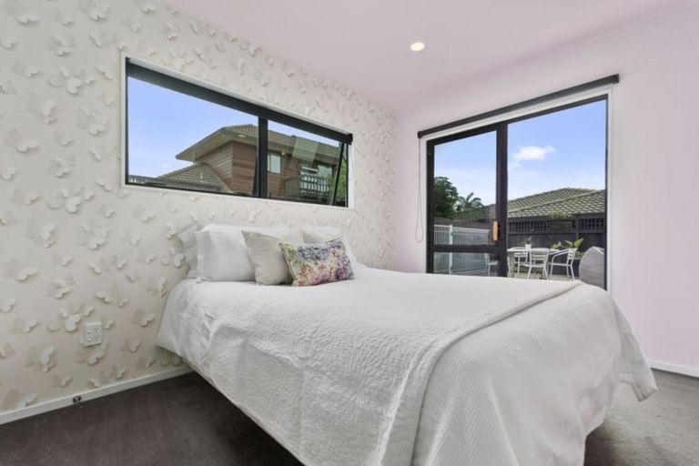 Photo of property in 18 Javelin Place, West Harbour, Auckland, 0618