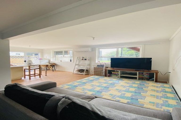 Photo of property in 72-74 Dublin Street, Martinborough, 5711