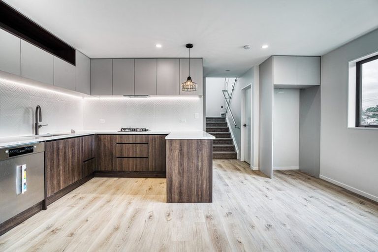 Photo of property in 61a Totaravale Drive, Totara Vale, Auckland, 0629