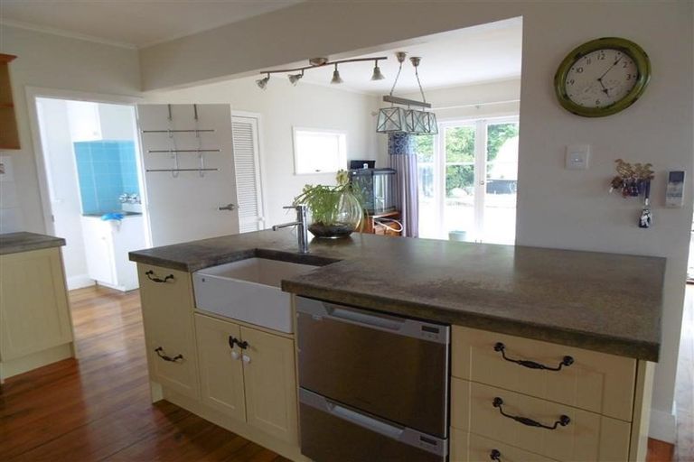 Photo of property in 116 Arran Road, Browns Bay, Auckland, 0630