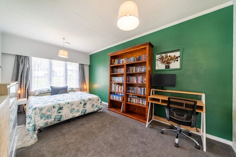 Photo of property in 20 Jocelyn Crescent, Pinehaven, Upper Hutt, 5019