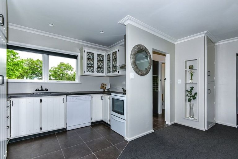 Photo of property in 1 Brookby Crescent, Avonhead, Christchurch, 8042