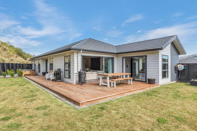 Photo of property in 20 Queen Charlotte Drive, Aotea, Porirua, 5024