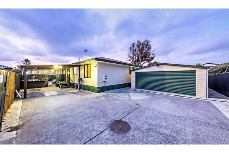 Photo of property in 18 Horlicks Place, Randwick Park, Auckland, 2105