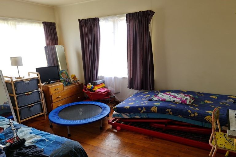 Photo of property in 22-24 Bentham Street, Westport, 7825