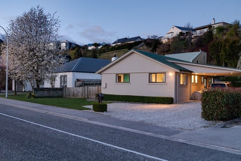 Photo of property in 87 Mcdonnell Road, Arrowtown, 9302