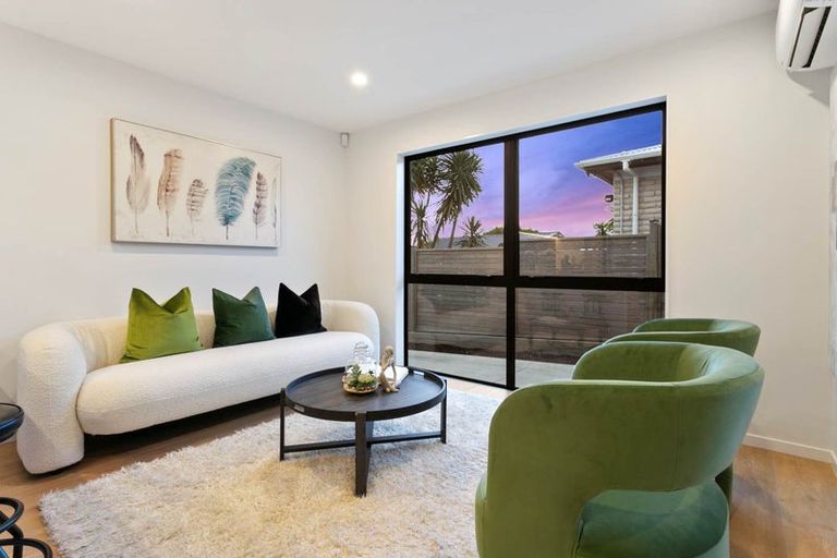 Photo of property in 1b Valron Road, Te Atatu South, Auckland, 0602