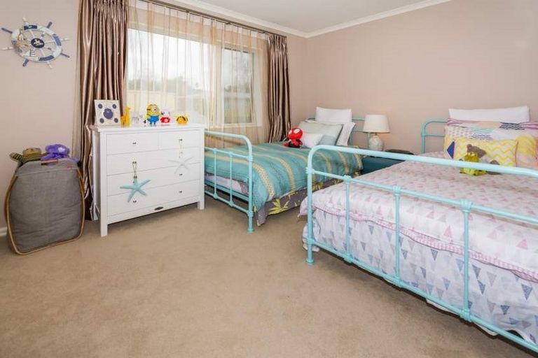 Photo of property in 29a Peach Road, Glenfield, Auckland, 0629