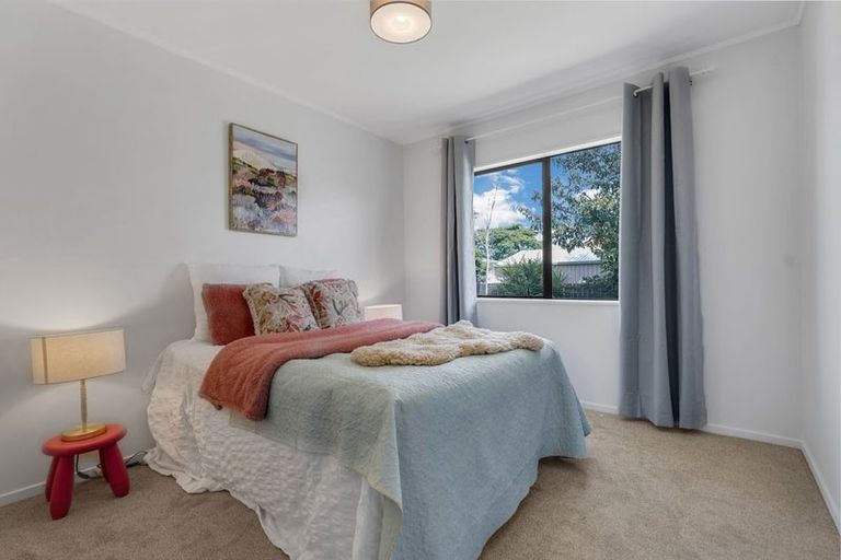 Photo of property in 2/17 Kent Road, Manurewa, Auckland, 2102