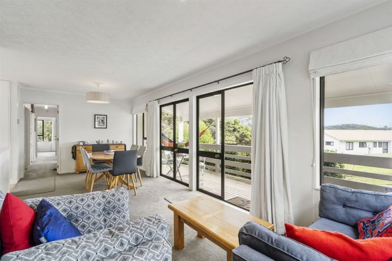 Photo of property in 3 Emery Grove, Bayview, Auckland, 0629