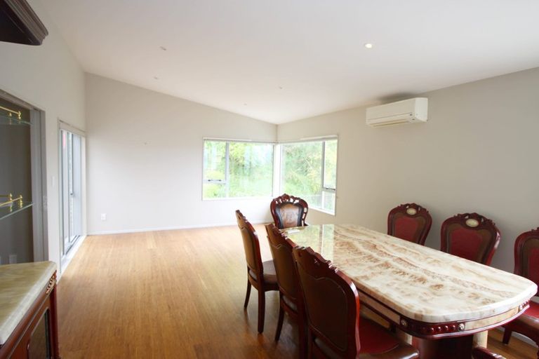 Photo of property in 37 Meadowcroft Grove, Johnsonville, Wellington, 6037