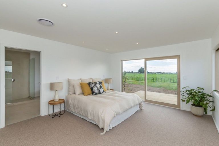 Photo of property in 435 Tararua Road, Levin, 5571