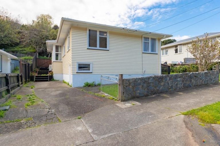Photo of property in 198 Sievers Grove, Cannons Creek, Porirua, 5024
