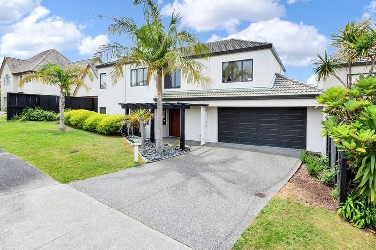 Photo of property in 1/4 Buncrana Place, Pinehill, Auckland, 0632