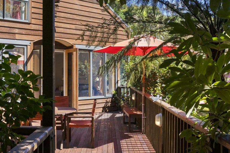 Photo of property in 41 Rona Street, Eastbourne, Lower Hutt, 5013