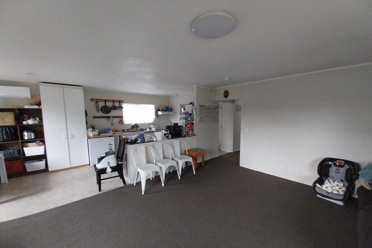 Photo of property in 6 Templeton Place, Clendon Park, Auckland, 2103