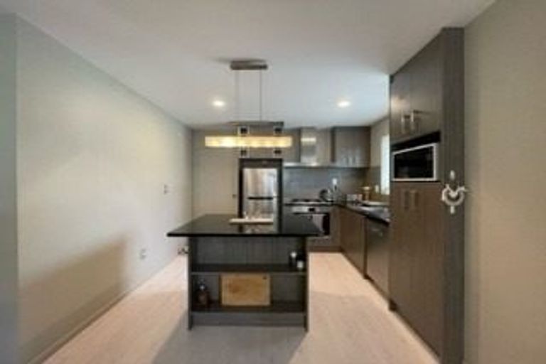 Photo of property in 2 Fortunes Road, Half Moon Bay, Auckland, 2012