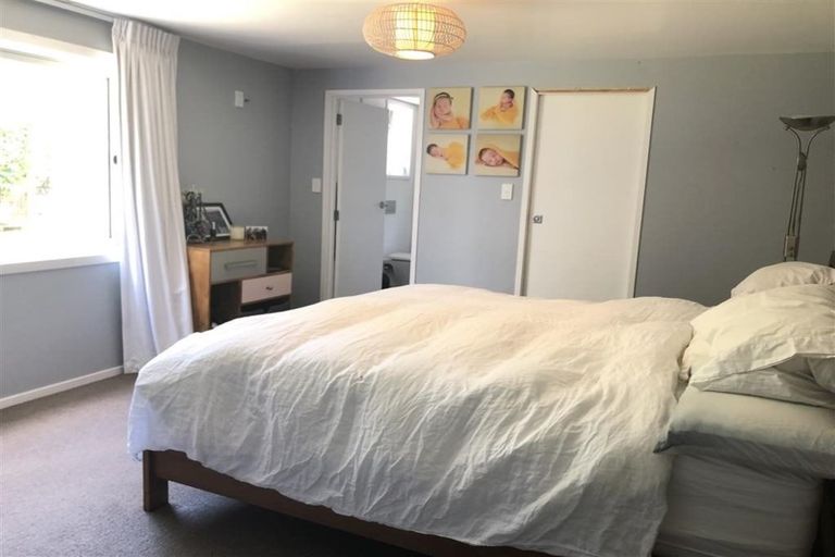 Photo of property in 24 Korotaha Terrace, Rothesay Bay, Auckland, 0630