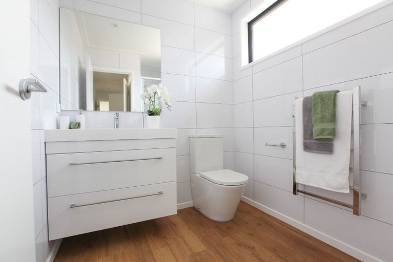 Photo of property in 2/16 Heath Street, Saint Andrews, Hamilton, 3200