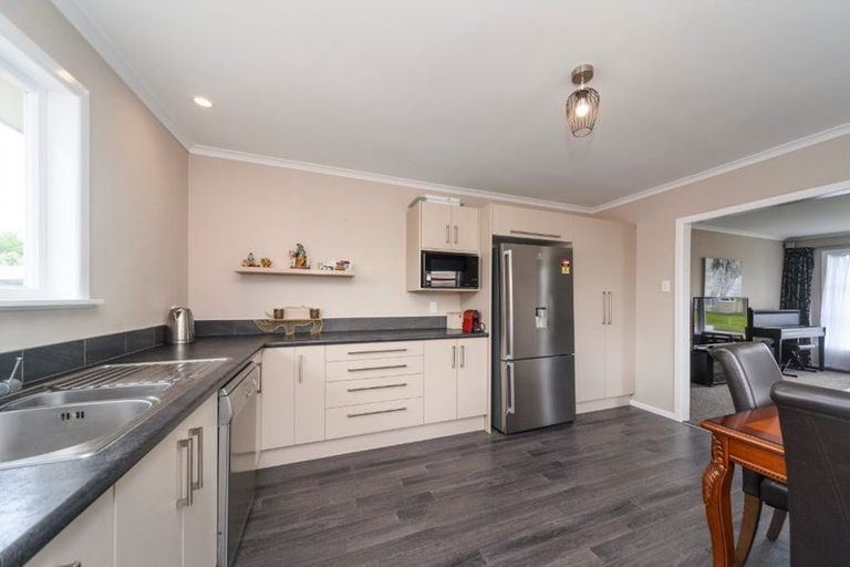 Photo of property in 16 Battersea Place, Roslyn, Palmerston North, 4414