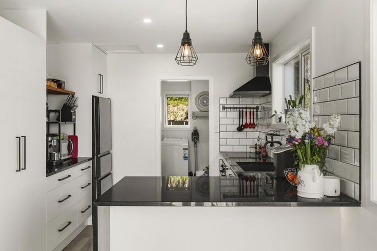 Photo of property in 10 Linwood Way, Island Bay, Wellington, 6023