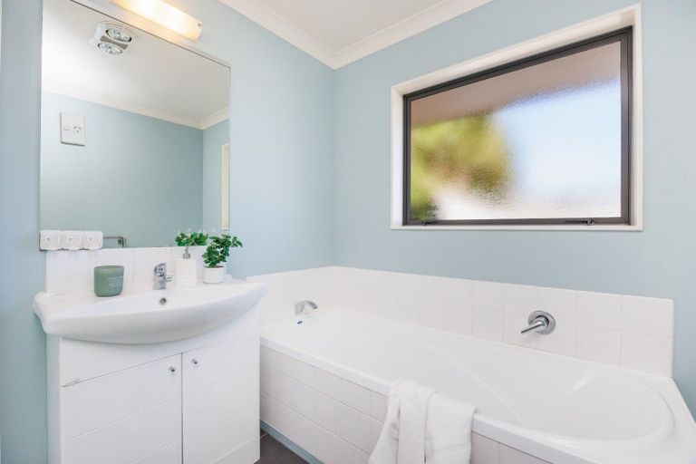 Photo of property in 51 Tennyson Avenue, Kelvin Grove, Palmerston North, 4414