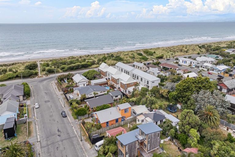 Photo of property in 13 Effingham Street, North New Brighton, Christchurch, 8083