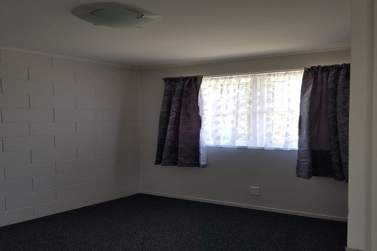 Photo of property in 2/10 Almond Place, Mount Wellington, Auckland, 1060