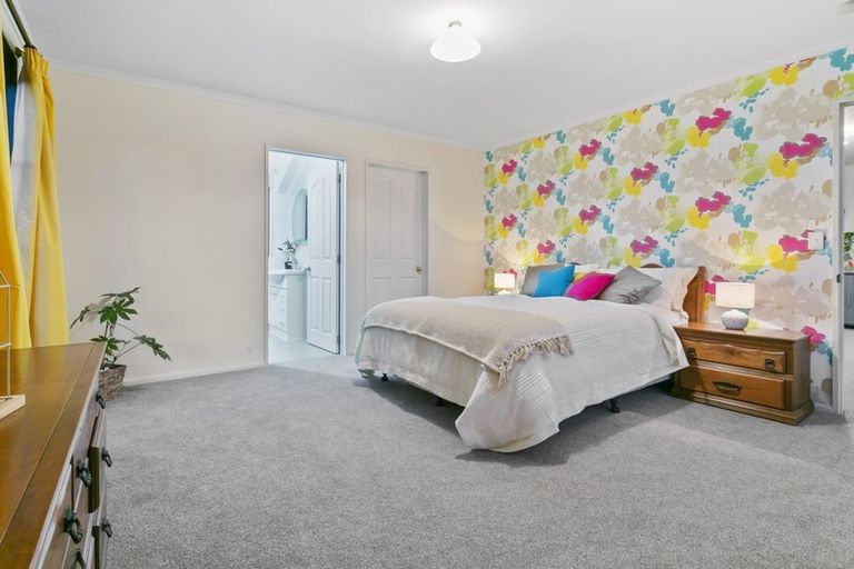 Photo of property in 32c Isobel Road, Greenhithe, Auckland, 0632