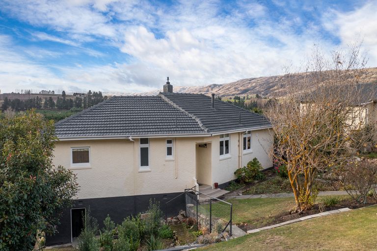 Photo of property in 34 Branxholm Street, Roxburgh, 9500