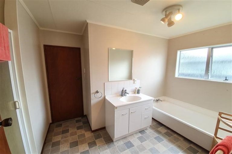 Photo of property in 1 Willowstream Grove, Cloverlea, Palmerston North, 4412