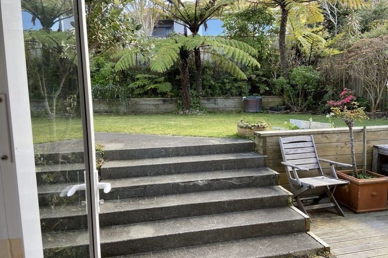 Photo of property in 37 Huntleigh Park Way, Ngaio, Wellington, 6035