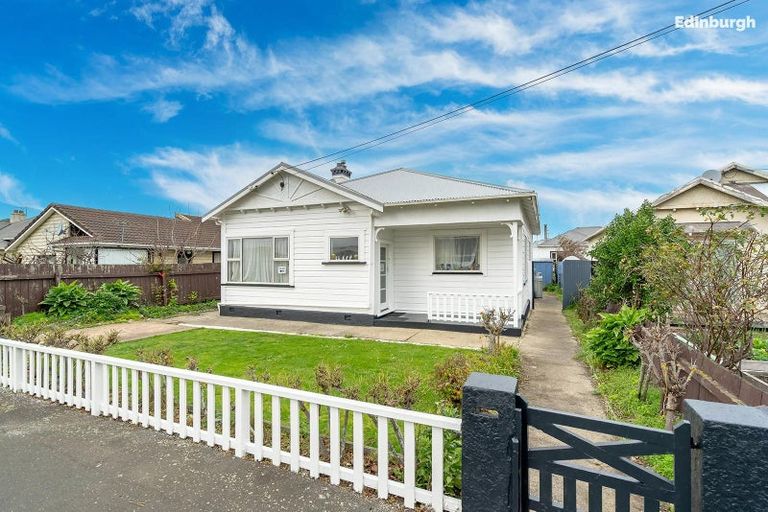 Photo of property in 35 Hargest Crescent, Saint Kilda, Dunedin, 9012