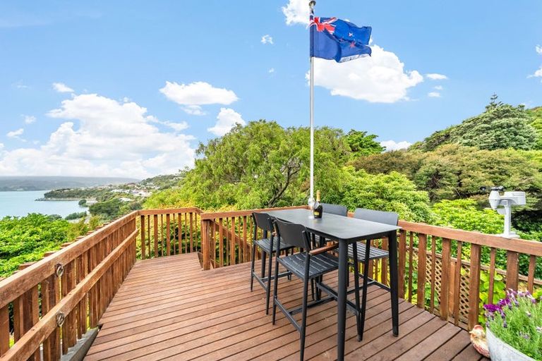 Photo of property in 33 Oak Avenue, Paremata, Porirua, 5024