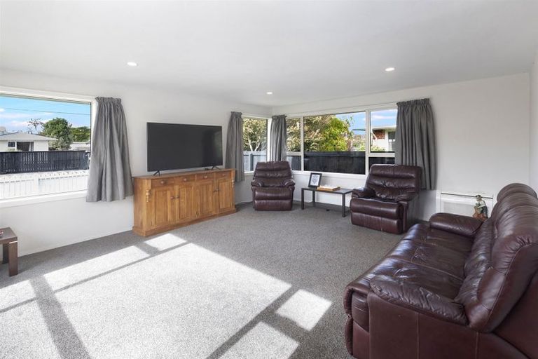 Photo of property in 15 Frensham Crescent, Woolston, Christchurch, 8062