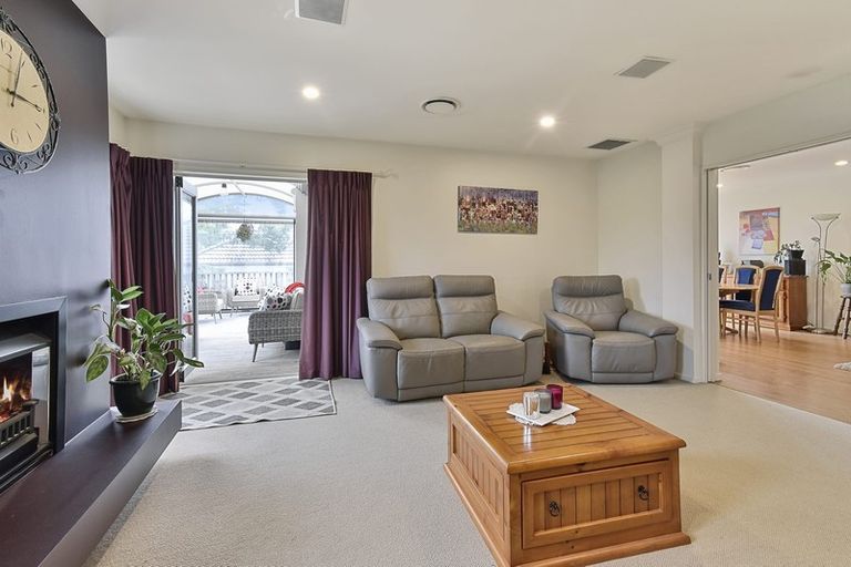 Photo of property in 256 Hill Road, The Gardens, Auckland, 2105