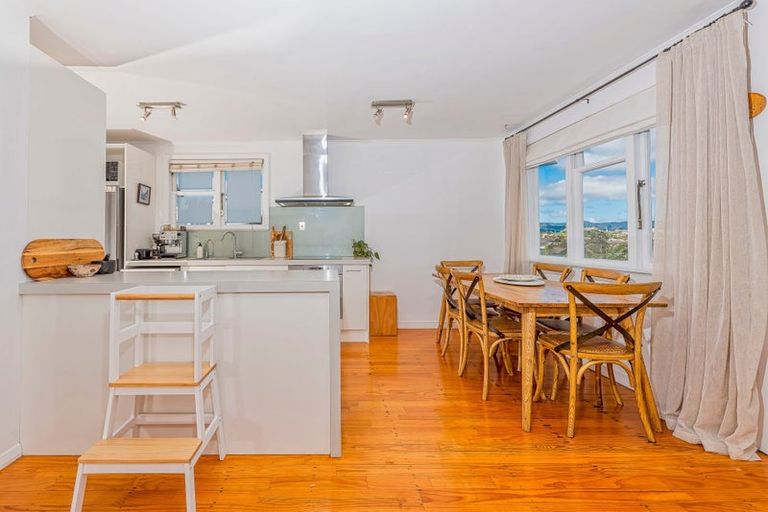 Photo of property in 10 Marie Crescent, Te Atatu South, Auckland, 0610