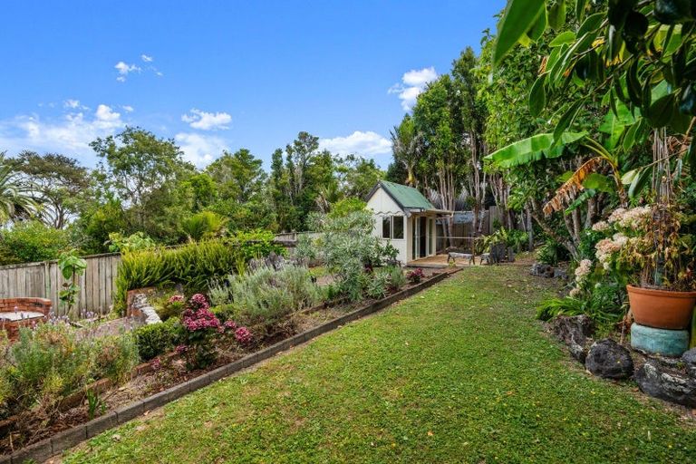 Photo of property in 117 Tanekaha Road, Titirangi, Auckland, 0604