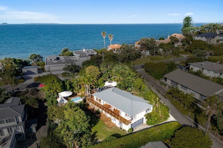 Photo of property in 23 Cliff Road, Torbay, Auckland, 0630