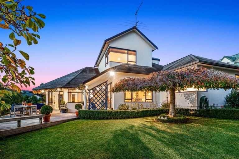Photo of property in 110 Seaview Road, Glenfield, Auckland, 0629